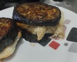 Foto del paso 8 de la receta: Bocaditos de berenjena🍆con queso🥯tomate y pollo🍅🍗🧀