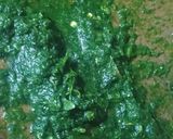 A picture of step 1 of Haray dhania ki chutney.
