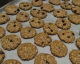 Foto langkah ke 3 dari resep Oatmeal Palm Cookies.
