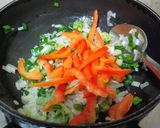 A picture of step 3 of Spring Onion & Red Capsicum Pasta.