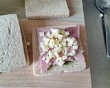 Une image de l'étape 1 de Croque jambon pesto mozza.