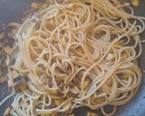 Foto del passaggio 3 della ricetta Spaghetti ai due funghi