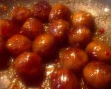 A picture of step 3 of Spicy meatballs over eggs.