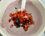 Foto del paso 8 de la receta: Helado de frutas del bosque con yogur (sin heladera)