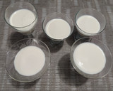 Foto del paso 1 de la receta: Copa de queso crema con puré de arándanos negros light
