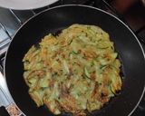 Foto langkah ke 7 dari resep Zucchini Pancake ala Pancake Korea.