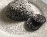 A picture of step 4 of Oreo biscuit cake.