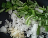 Foto del paso 2 de la receta: Arroz frito con pulpo y gambones
