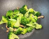 炒花椰菜的食譜步驟4照片