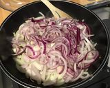 Une image de l'étape 3 de Trio d oignons confits et caramélisés ail et balsamique.