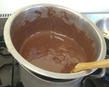 Foto del paso 4 de la receta: Bombones de chocolate oscuro con relleno de maracuyá y mezcal