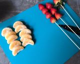 صورة لخطوة 1 من وصفة تانجهولو بالفراولة واليوسفي 🍓🍊 Strawberry & Mandarin Tanghulu