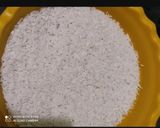 A picture of step 1 of Methi matar pulao.