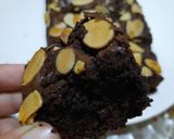 Foto langkah ke 7 dari resep Brownies Chocochips Almond.