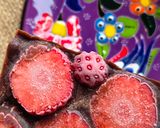 Foto del paso 5 de la receta: Chocolatín helado con frutillas 🍓 veggie y keto 🥥 3 ingredientes plant based 🌱