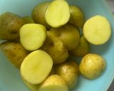 Foto del paso 2 de la receta: Papines confitados en manteca 🧈🥔🌿