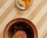 Foto del paso 1 de la receta: Infusión de cúrcuma sin leche 💧💧💧Chai "color otoño" 🍁
