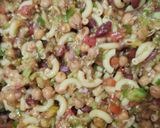 A picture of step 1 of Mecroni Salad.
