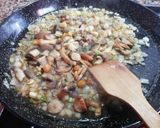 Foto del paso 3 de la receta Fideuà de pato y setas 🍄