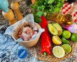 Foto del paso 1 de la receta: Ceviche fácil de gambas y aguacate