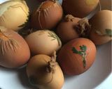 Foto del paso 5 de la receta: Huevos de Pascua, decorados con un tinte natural