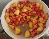 Foto del paso 3 de la receta: Papas con salchicha al sartén