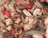 صورة لخطوة 2 من وصفة مسحب الدجاج مع الفليفلة 😋