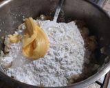 Foto langkah ke 2 dari resep Bubur Pisang Kukus.