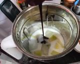 A picture of step 2 of Muskmelon chocolate milkshake.