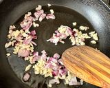 Foto langkah ke 2 dari resep Tumis sosis kacang panjang.