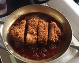 A picture of step 1 of Katsudon (with Sukiyaki Donburi Sauce).