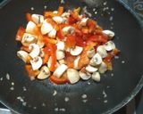Une image de l'étape 2 de Poêlée de légumes au cervelas.