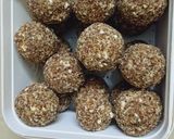 A picture of step 3 of Gond laddu.