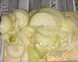 Foto del passaggio 2 della ricetta Frittata di zucchine e cipolle
