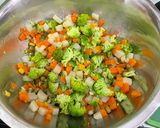 Foto del paso 2 de la receta: Tostadas tropicales de pollo