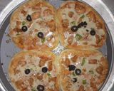 A picture of step 8 of Mini pizza.