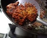 A picture of step 5 of Daal k pakorey.