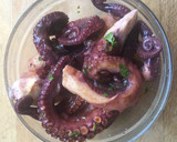 Foto del paso 2 de la receta: Pulpo a la brasa con curry y cilantro
