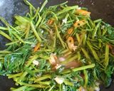 Foto langkah ke 3 dari resep 55. Tumis Kangkung.