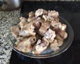 Foto del paso 1 de la receta: Patitas de cerdo guisadas