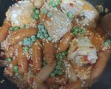 Foto del paso 5 de la receta: Arroz con pollo y salchichas blancas y rojas