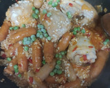 Foto del paso 5 de la receta: Arroz con pollo y salchichas blancas y rojas