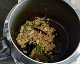 A picture of step 3 of "Vegetables Masala Khichdi".
