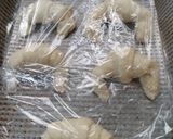 Foto del paso 6 de la receta: Medialunas y sacramentos rellenos