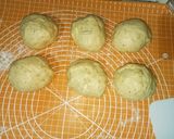 Foto langkah ke 2 dari resep Onion Bread.