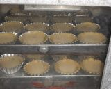 Foto langkah ke 4 dari resep Pie Susu Legit dan irit telur.