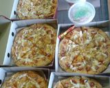 Foto langkah ke 8 dari resep Best Simple Pizza Ever 👌 (No Egg, No Ulen, No Mixer, No Oven).