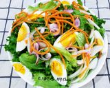 Hình bước làm 3 của món Salad ngũ sắc trộn dầu ôliu