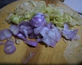 Foto langkah ke 1 dari resep Sambal Matah simpel.