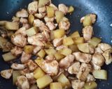 Foto langkah ke 4 dari resep Tumis Ayam Kentang.